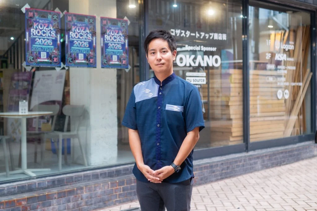 スタートアップ商店街の前で